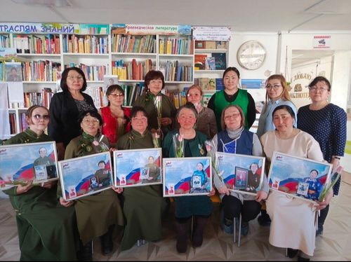 В Мугур-Аксы прошла встреча, объединившая сердца матерей и жён павших героев