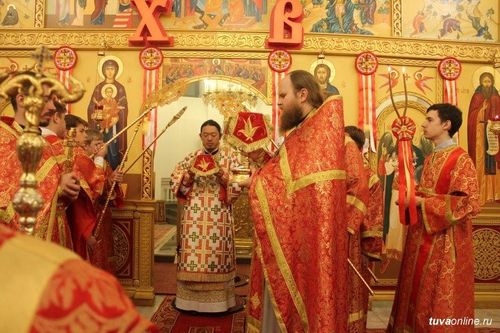 Тываның Баштыңы Пасха хүнү-биле байырын чедирген