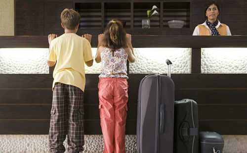 Детей в гостиницу без нотариального согласия не заселят