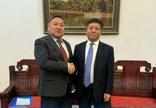 Тываның Баштыңы Россияда Кыдат Улус Республиканың онза болгаш бүрүн эргелиг элчини-биле ужурашкан