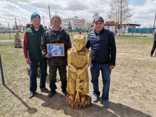 В Тес-Хеме подвели итоги конкурса деревянных скульптур