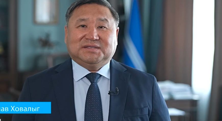 Глава Тувы Владислав Ховалыг обратился к выпускникам с напутствием