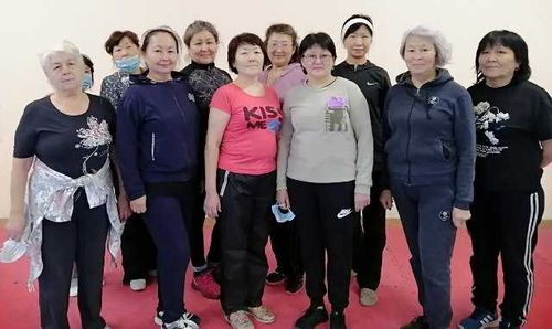 В Туве возобновились занятия по каратэ для пожилых людей