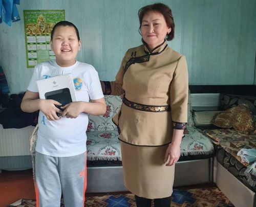 В Туве сотрудники службы ГО и ЧС исполнили мечту одного мальчика к празднику Шагаа