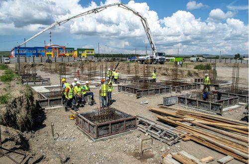 «Единая Россия» с правительством начали реализацию масштабных инфраструктурных проектов в регионах и программу капремонта школ