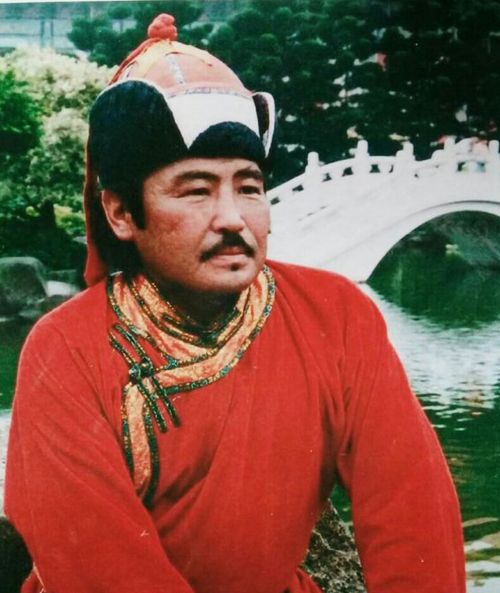 Чаңгыс партага кады олурган эжим