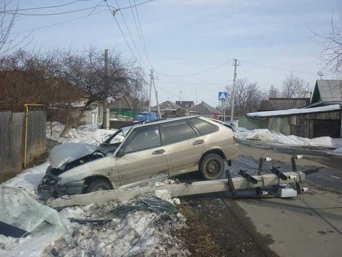 За сбитую опору водитель заплатит 2 миллиона рублей