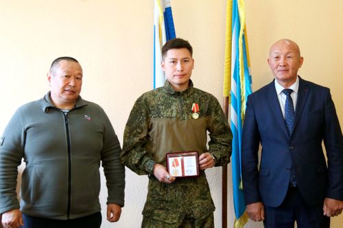 В Верховном Хурале наградили участников специальной военной операции