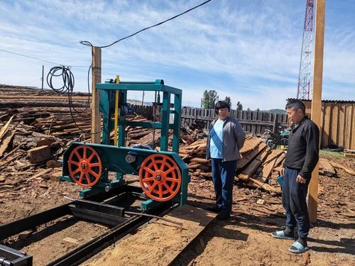 Получатели социального контракта в сумоне Хендерге работают хорошо