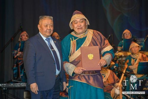 Тыва национал оркестр 20 чыл оюн демдеглээн