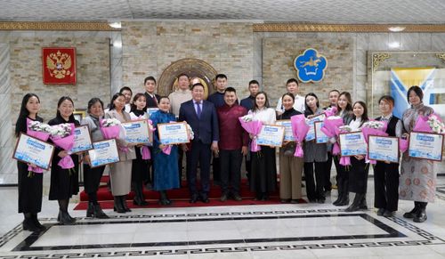 В Туве прошла церемония вручения грантов победителям молодежных проектов