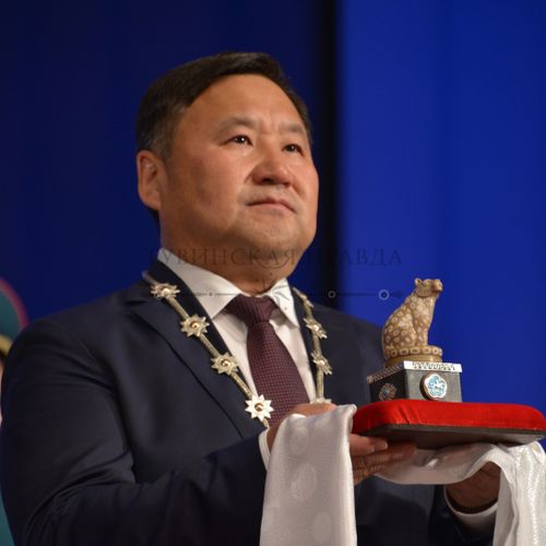 Торжественно клянусь верно служить многонациональному народу...