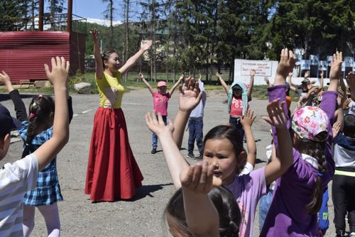 Жители Тувы отмечают День России 