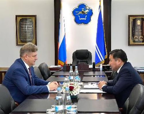 Полномочный представитель встретился с Главой Тувы и Председателем Верховного Хурала республики