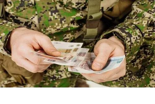 С сегодняшнего дня оклады военных и силовиков вырастут на 10,5 процента