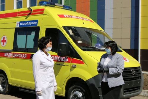 Инфекционная больница Тувы получила новый реанимобиль