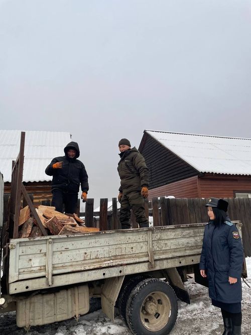 Молодежный совет судебных приставов Тувы оказал помощь нуждающимся