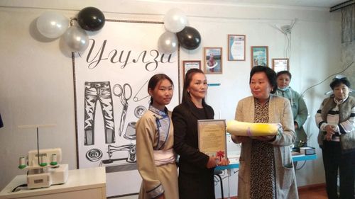 Жительница Каа-Хемского района открыла ателье благодаря соцконтракту