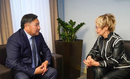 Глава Тувы Владислав Ховалыг встретился с сенатором Диной Оюн