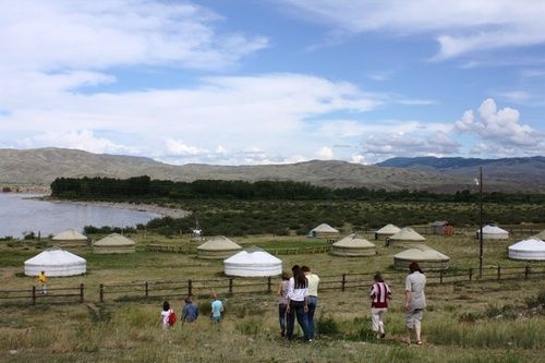 В Правительстве Тувы обсудили развитие туризма в республике