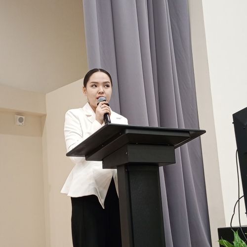 Бай-Хаакта кыс өөреникчилерниң чөвүлели: Чугула темалар болгаш ажыктыг медээлер