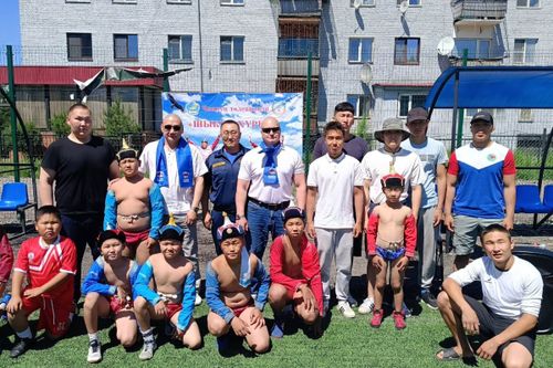 В Туве «Единая Россия» провела турнир по борьбе хуреш среди юных спортсменов