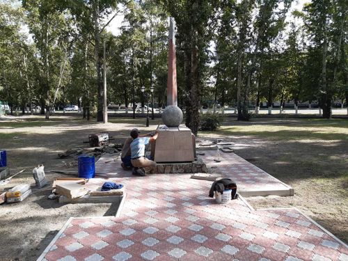 Копию обелиска «Центр Азии» установили в Молодёжном сквере