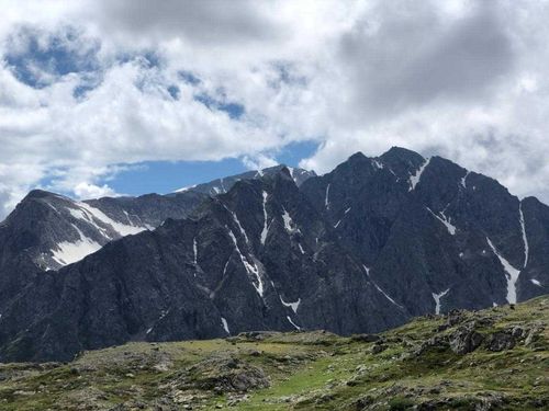 В Туве организуют субсидируемые перелеты до аржаанов «Тарыс» и «Чойган»