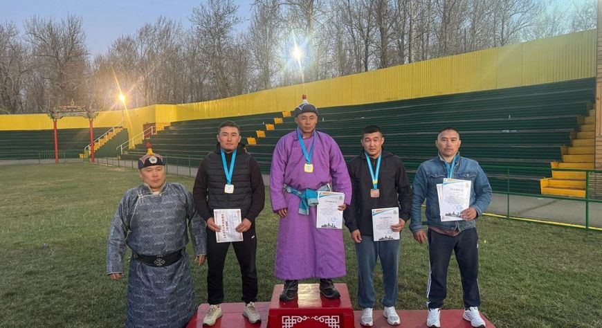 В Туве подвели итоги республиканского турнира по хурешу, посвященного Году защитника Отечества и Празднику Весны и Труда