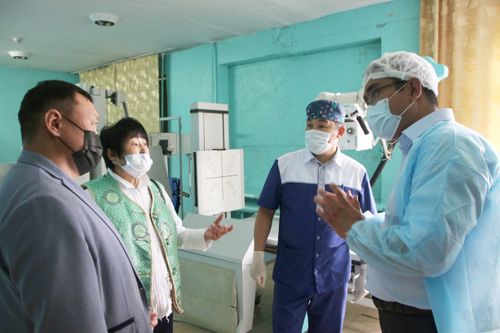 Депутаты и общественники посетили Барун-Хемчикский межкожуунный медицинский центр