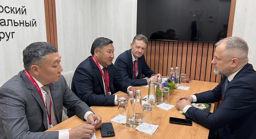 Владислав Ховалыг встретился с X5 Group