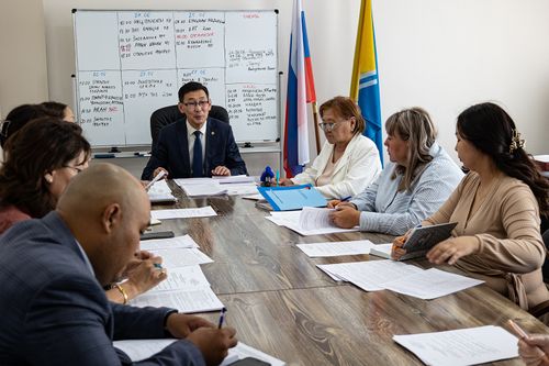 Сорулганың көргүзүглерин чедип алыр