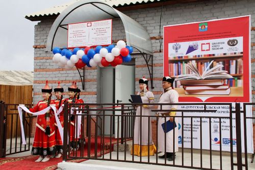 У жителей села Ак-Дуруг появилась модельная библиотека нового поколения