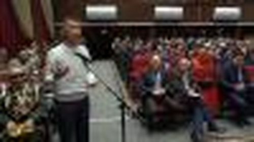 А сейчас он общественник и семьянин…