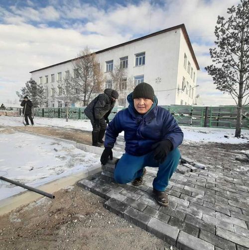 Эрзинцы доделывают работу за нерадивого подрядчика