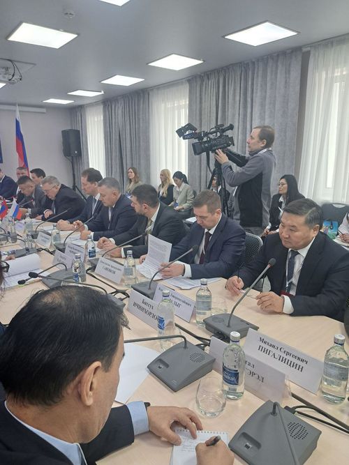 Глава Тувы принимает участие в первом форуме регионов России и Монголии