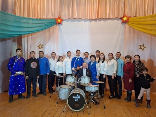 Жители села Бай-Тал отметили заслуги Заслуженного работника культуры Тувы Сиомы Донгака