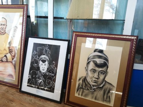 В Туве прошел конкурс на лучший портрет Монгуша Буяна-Бадыргы