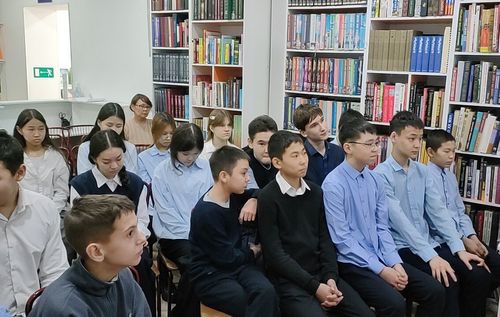 В Тувинской республиканской детской библиотеке прошел информационный час «Мы – патриоты России»