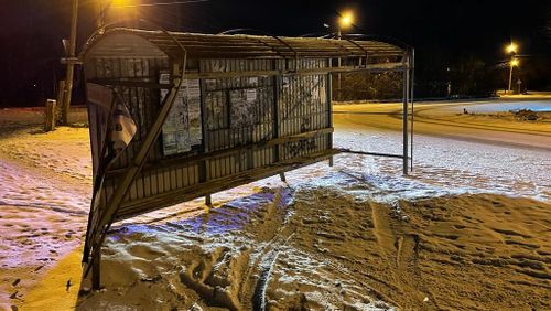 Автоинспекторы установили водителя, повредившего павильон остановки общественного транспорта на улице Красноярская
