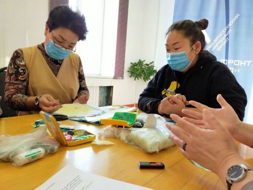 Для участниц проекта Народного фронта «Про неё» в Туве провели мастер-класс по пошиву игольниц