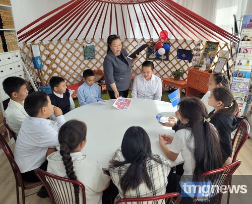 Үе-биле деңге базып… Республиканың кол уруглар саңының 55 чыл ою