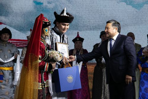 Хөйнү хөлзеткен “Россия”