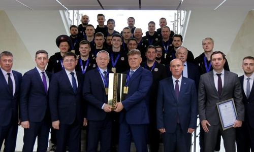 Полномочный представитель поздравил тренерский штаб и команду волейбольного клуба «Локомотив» с победой в Кубке России