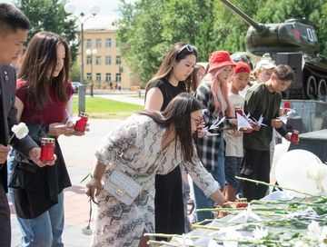 В Туве почтили память погибших детях Донбасса