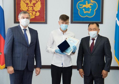 НА ТРОИХ ЧЕТЫРЕ СПАСЕННЫЕ ЖИЗНИ