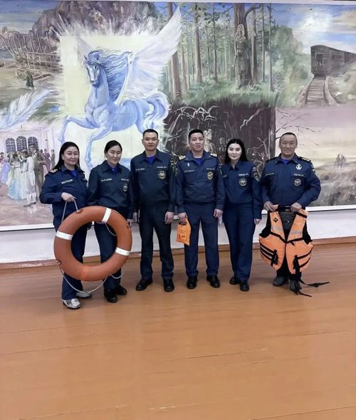 Спасатели учат кызылских школьников избегать невидимых опасностей - тонкого льда и угарного газа