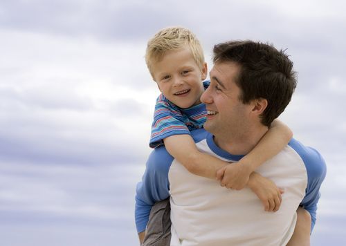 16 октября в России отмечается День отца