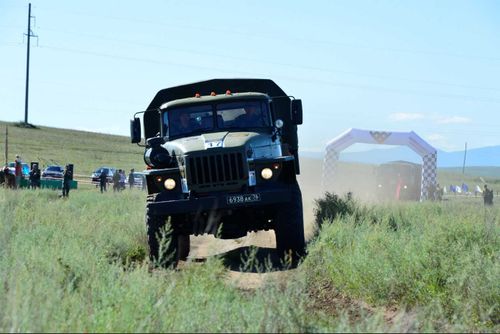 В Туве бронеавтомобили соревновались в «Военном ралли-2019» 