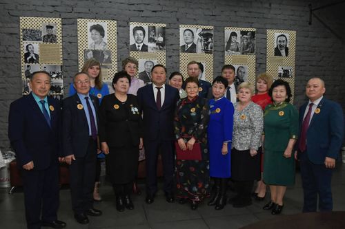 Глава Тувы поддержал инициативу учреждения звания «Заслуженный наставник Республики Тыва»